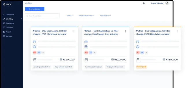 Workbay cards showing a work order number, the jobs on it, the vehicle, the customer and the price, with tags for awaiting authorization and no payment recorded. Sample data.